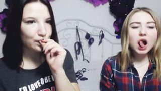 Sexy Teen Duo Fucking Muff On Cam