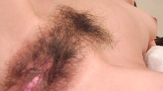 Self pleasing teen slut brings herself to orgasm