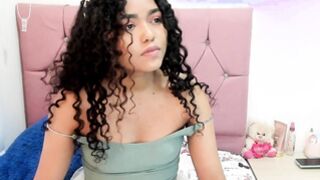 VanesaBukr showing her ass in doggy style
