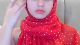 Arab Beautiful Babe In Hijab Masturbates