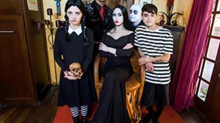 Addams Family Groupsex - Audrey Noir, Kate Bloom